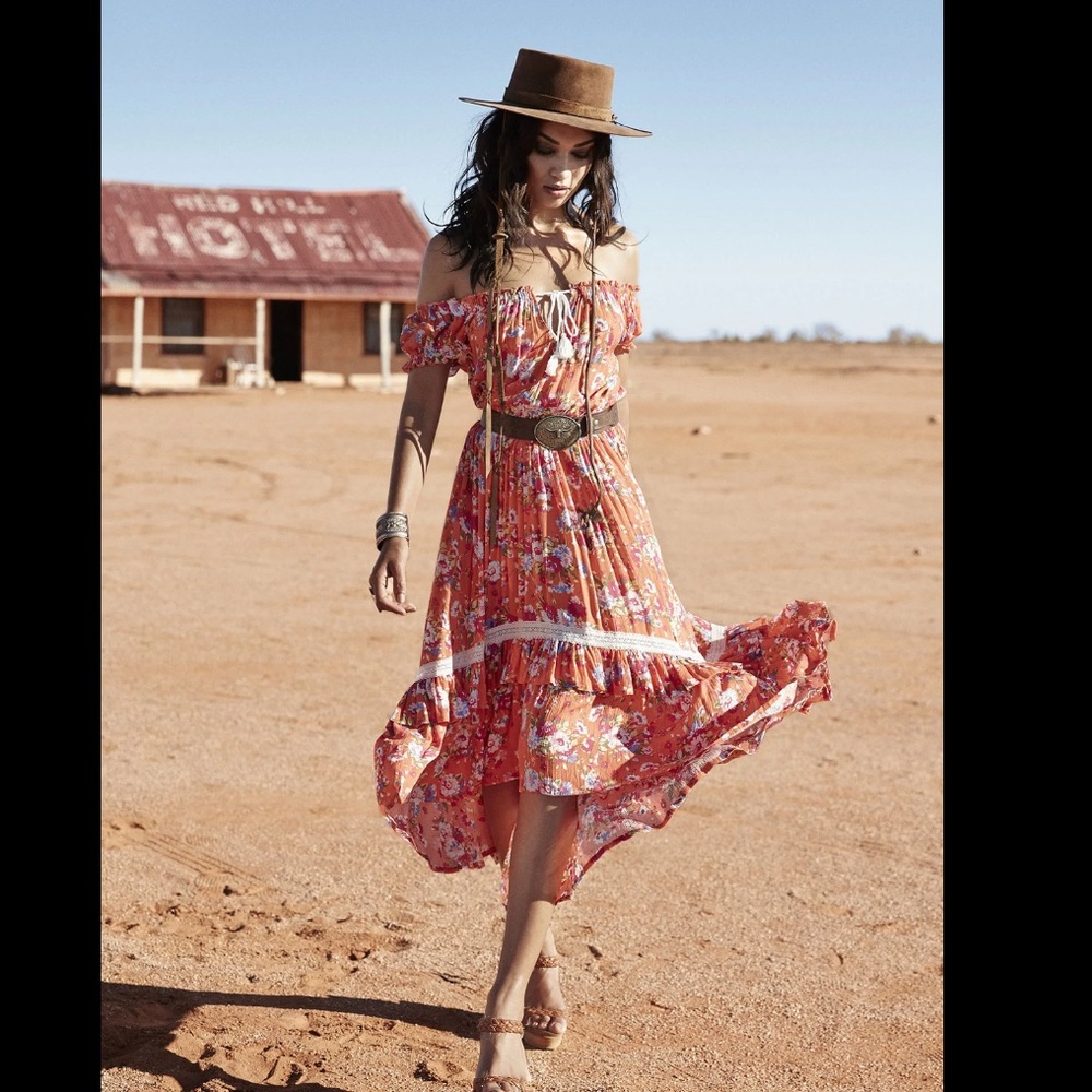 Spell revolver gown, M